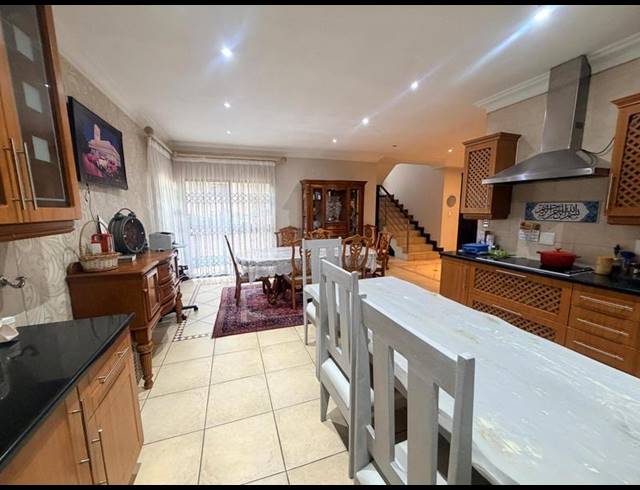 4 BEDROOM TOWNHOUSE FOR SALE IN ERASMIA